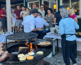 Die Mitglieder des Weizer Rotary Clubs kamen in Begleitung ihrer Partner:innen und Familien zusammen.